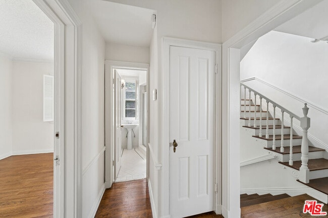 Building Photo - 1284 S Beverly Glen Blvd