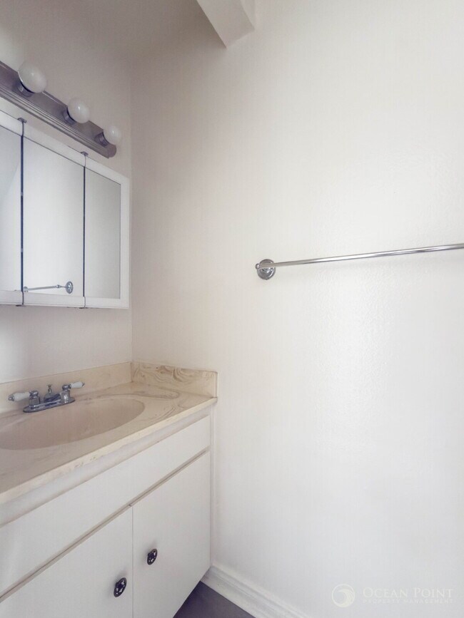 Building Photo - Charming 2 Bedroom Anacapa Condo just steps from the beach in Port Hueneme!