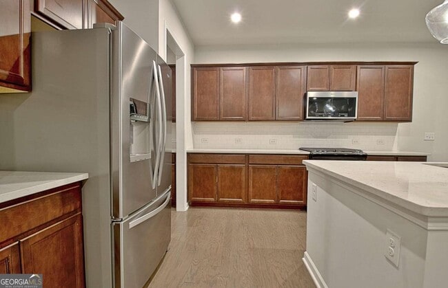 Building Photo - 504 Albertson Ave