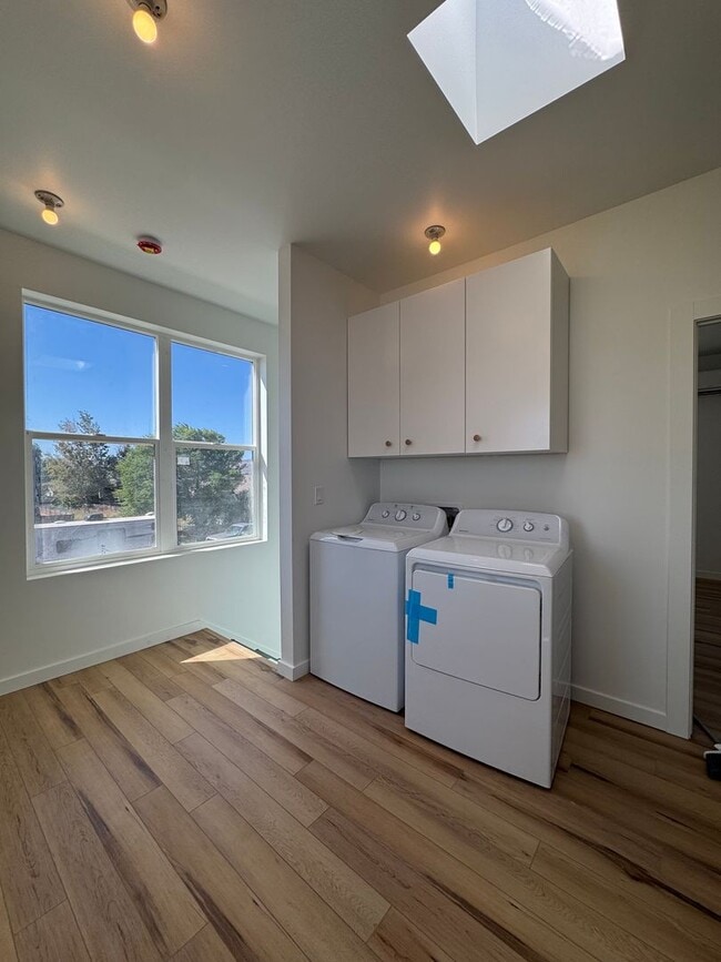Building Photo - 1BR, 1BA with Huge Garage