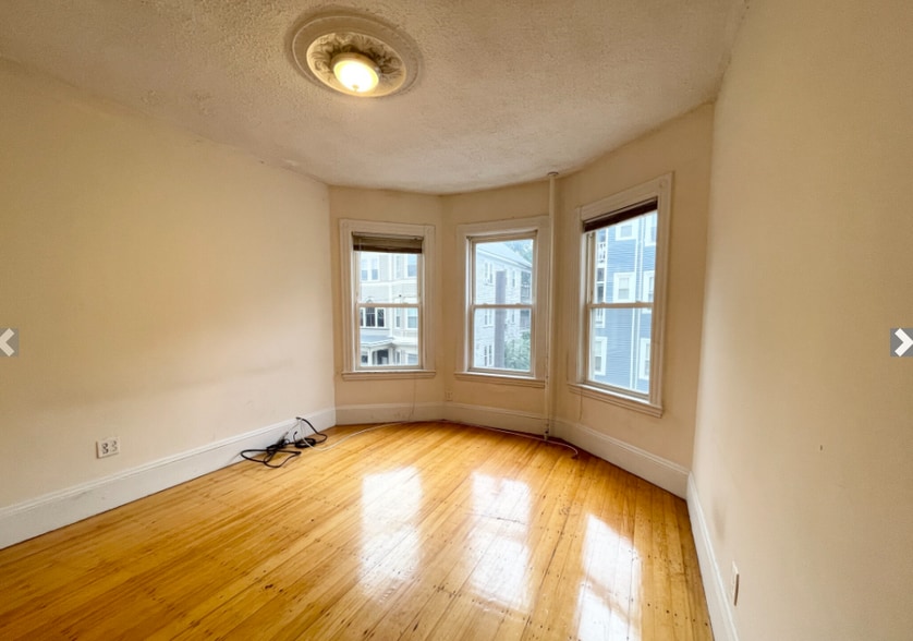 Building Photo - 17 Sachem St
