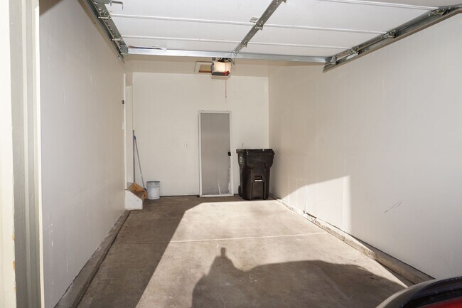 Building Photo - 5686 Sunshade Point