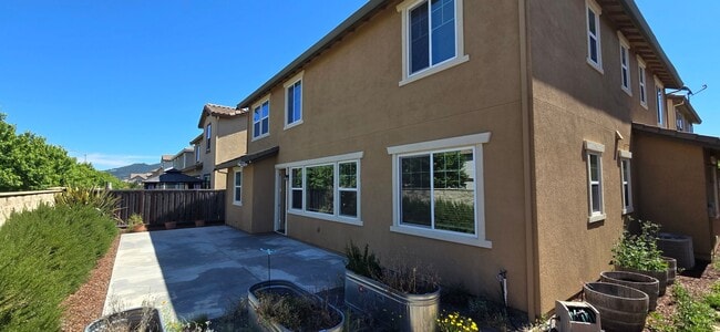 Building Photo - Located in the desirable K-Section of Rohnert Park