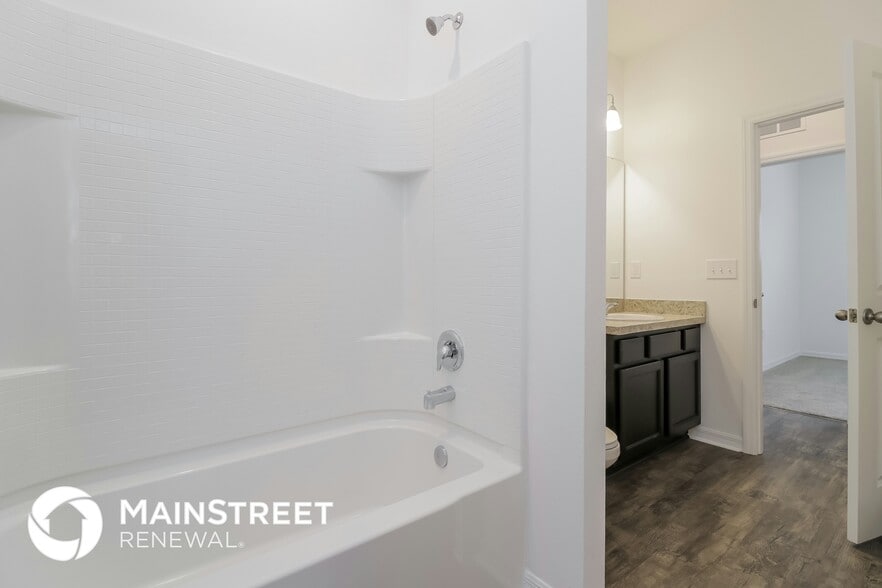 Building Photo - 101 Hidden Lk Lp