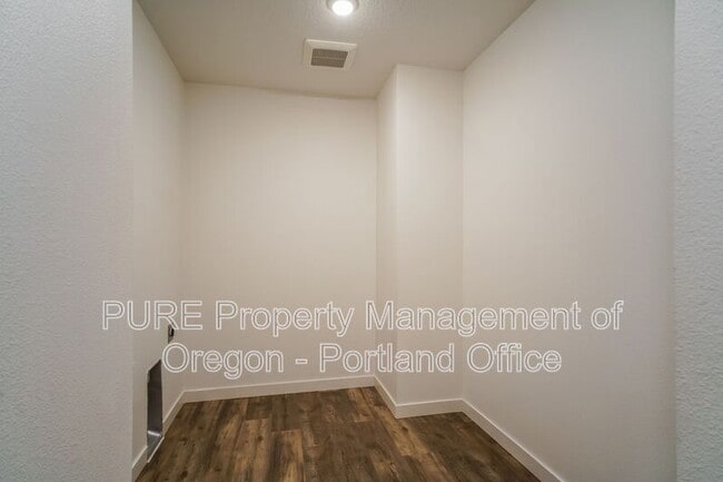 Building Photo - 995 SE Olive Way