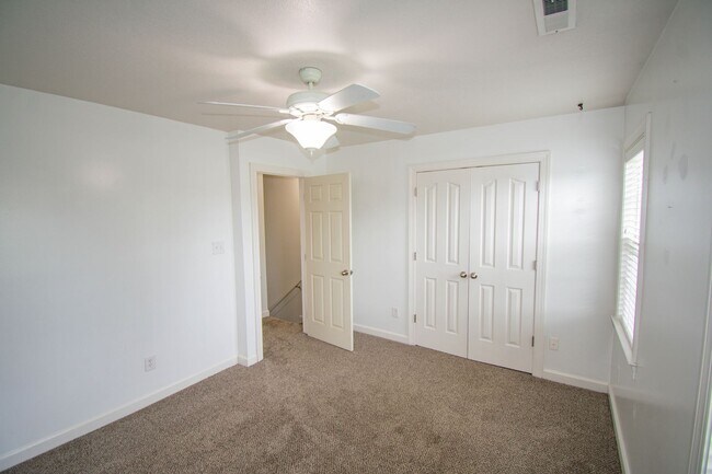 Building Photo - 102 Springwood Dr