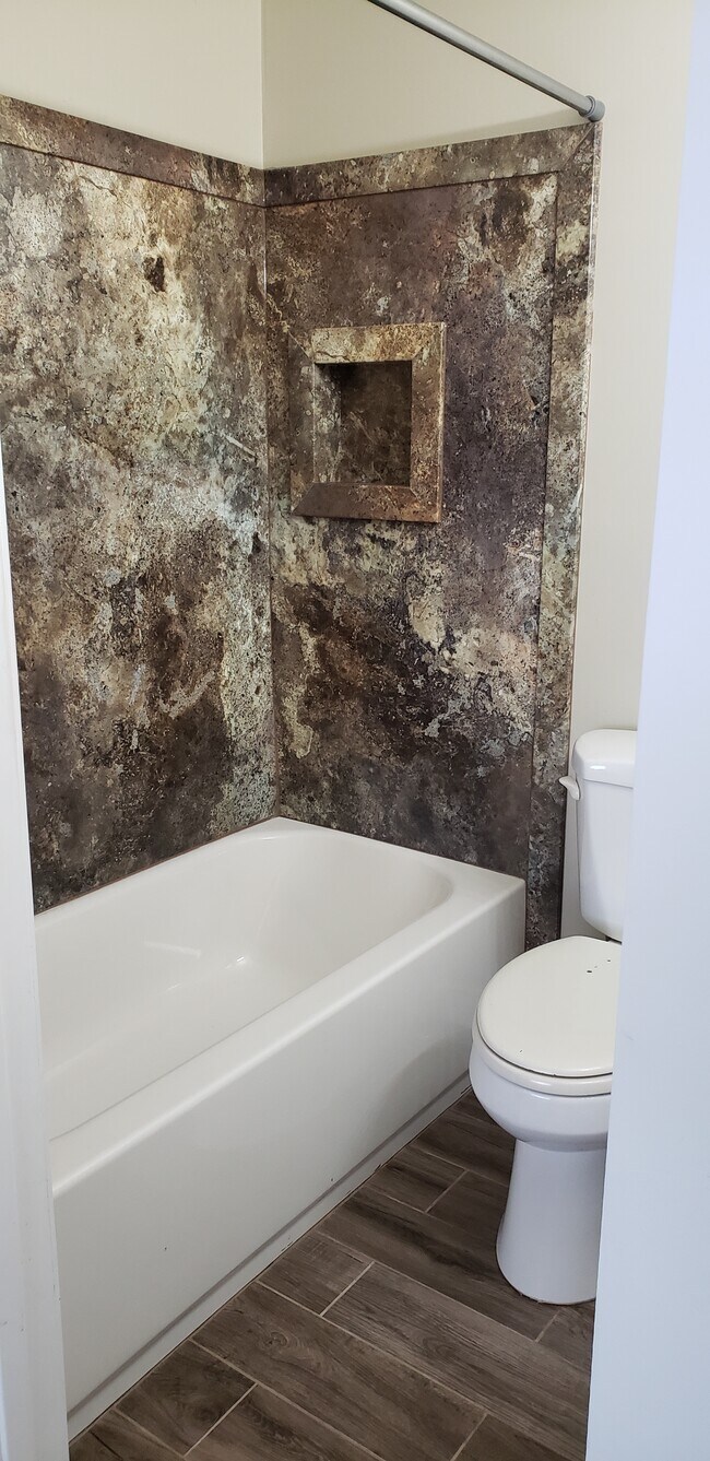 Master Bath - 926 N 800 W