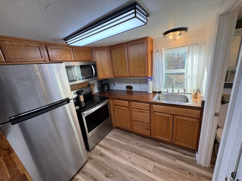 Building Photo - 3345 E 30th St