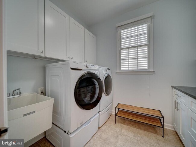 Building Photo - 43320 Barnstead Dr