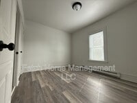 Building Photo - 736 E King St