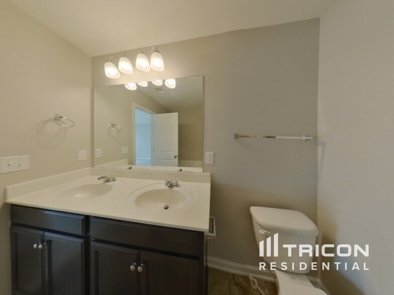 Building Photo - 417 Saddleback Trl