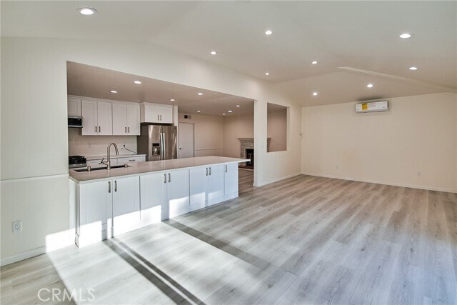 Building Photo - 865 Featherwood Dr