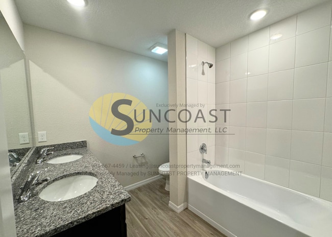 Building Photo - Luxury Home & Free to Apply!