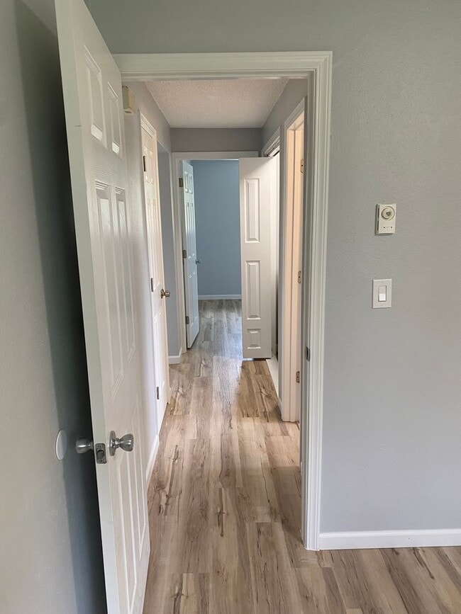 Building Photo - HSM01 ~ 1555/1565 Copping Street