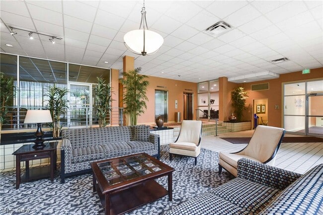 Building Photo - 10301 Lake Ave