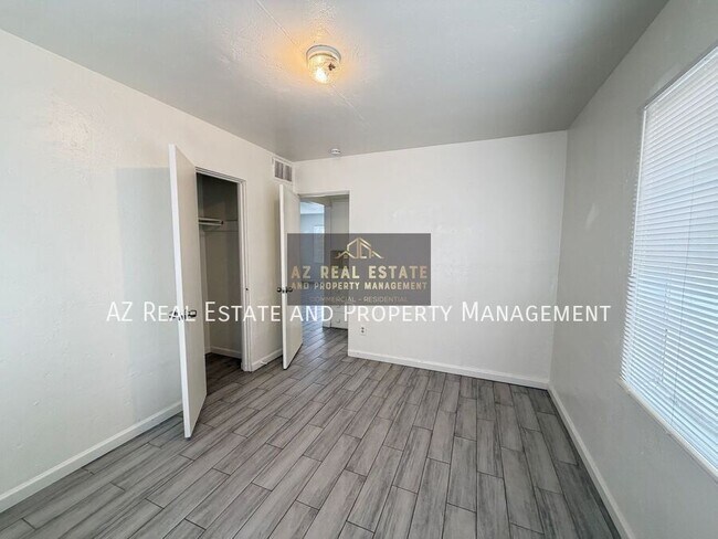 Building Photo - 7210 N 55th Dr