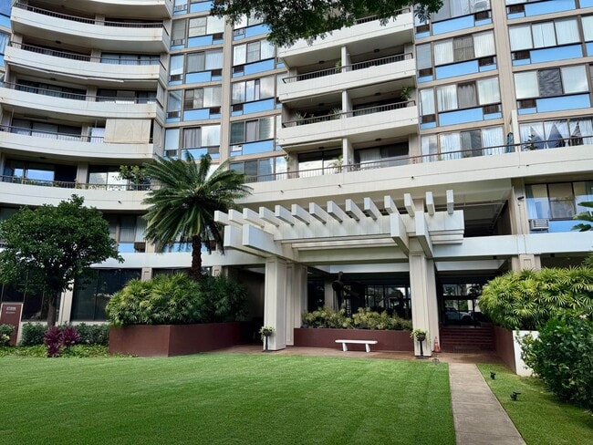 Building Photo - 2333 Kapiolani Blvd