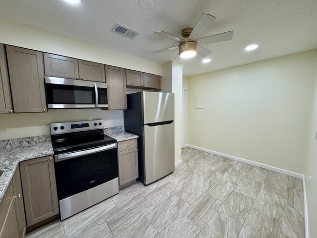 Building Photo - 1004 Paradise Rd