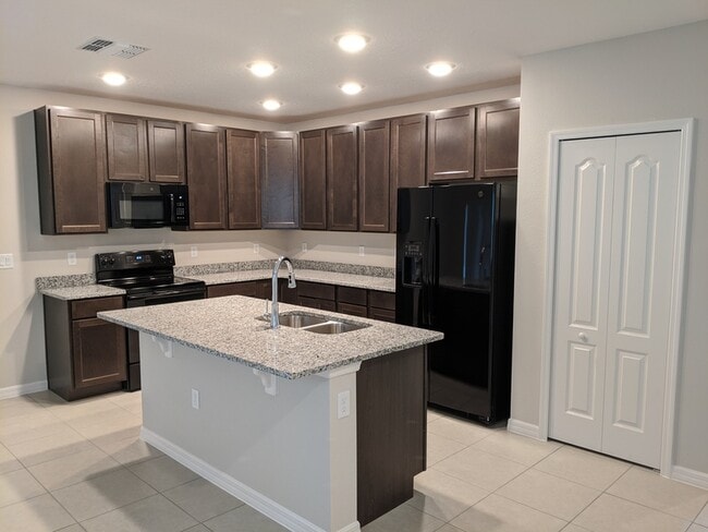 Building Photo - 544 Pinecrest Loop