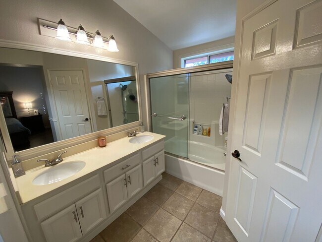 Building Photo - 11366 Via Rancho San Diego