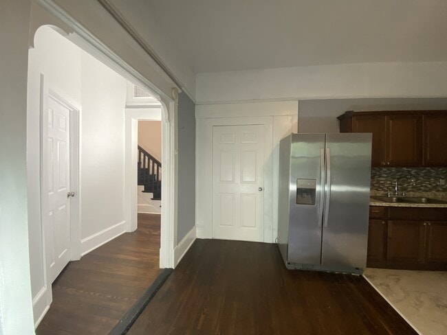 Building Photo - 841 Vedado Way NE