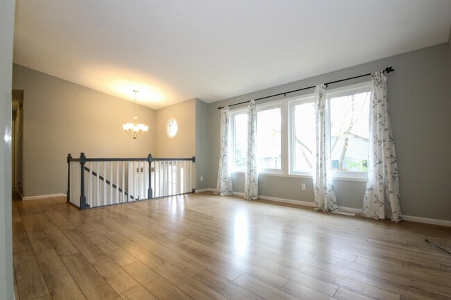 Building Photo - 4418 Clover Ln