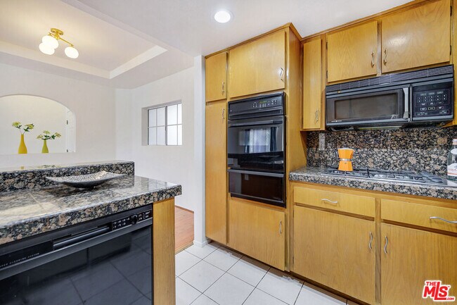 Building Photo - 14960 Dickens St