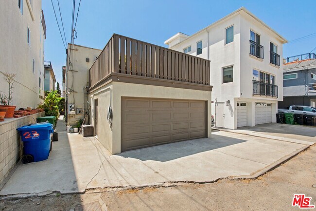 Building Photo - 23 Privateer St