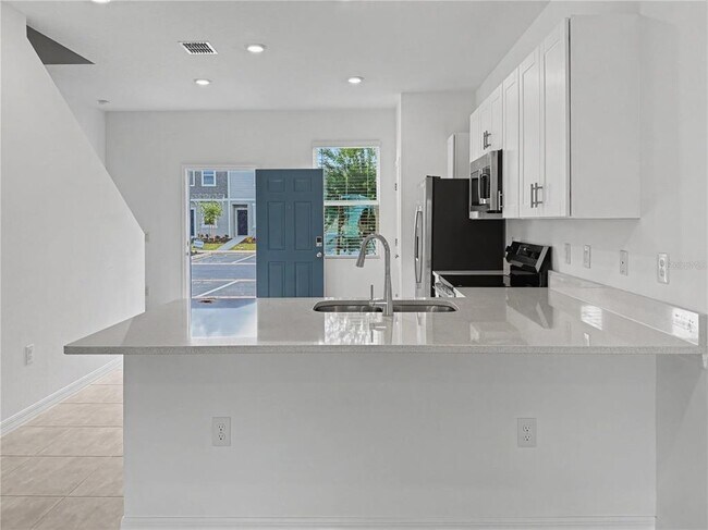 Building Photo - 2949 Skyline Lp