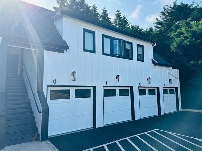 Building Photo - Custom Condo Community