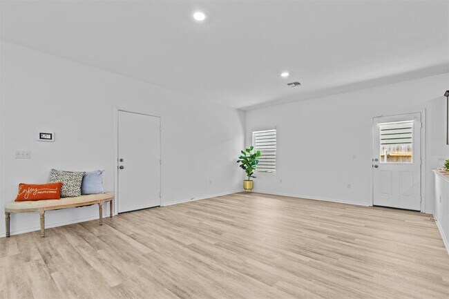 Building Photo - 7711 Poppy Petal Dr