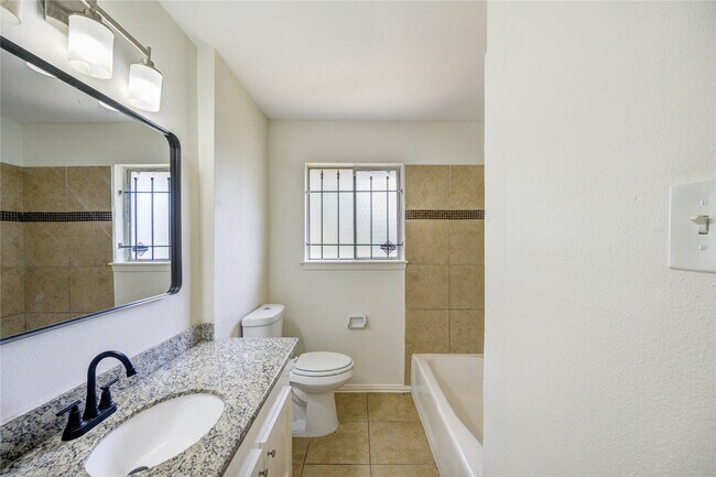 Building Photo - 9811 Shadydale Ln