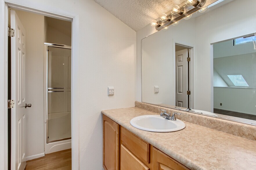 Building Photo - 4690 SW Comus Plz