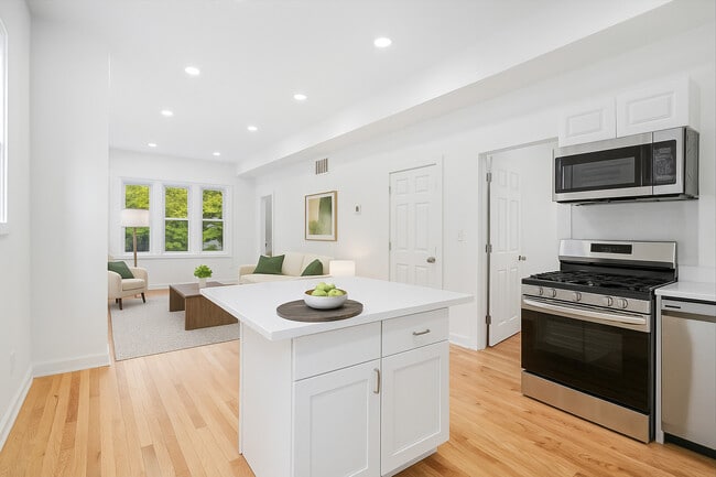 Building Photo - 2617 W Fullerton Ave