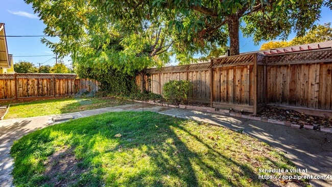 Building Photo - 95 Colleen Way