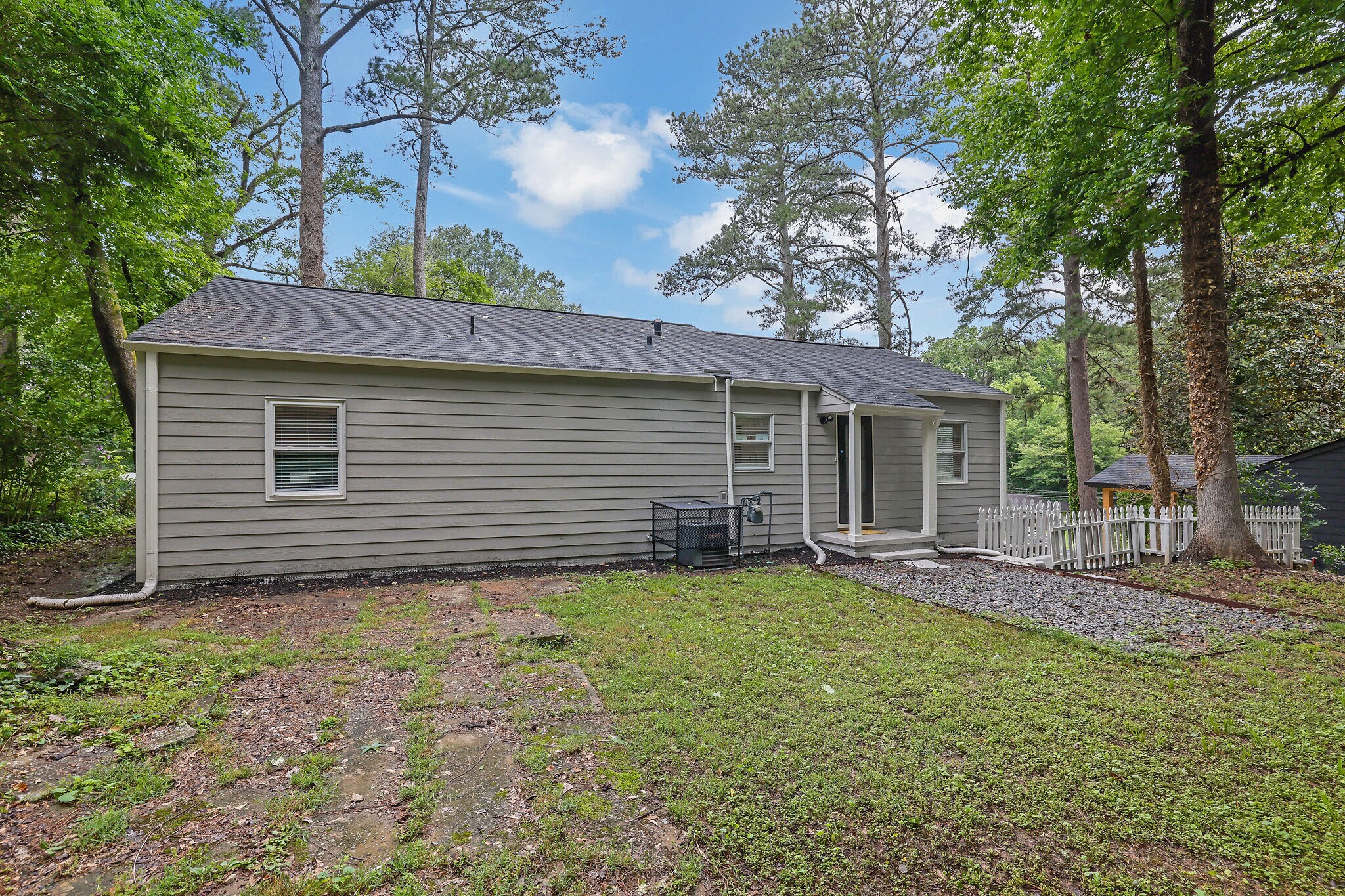 Building Photo - 2222 Beecher Cir SW