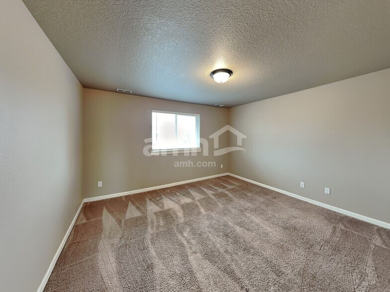 Building Photo - 468 Tulip Ave