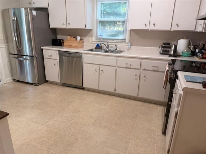Building Photo - 3441 Brookhill Cir