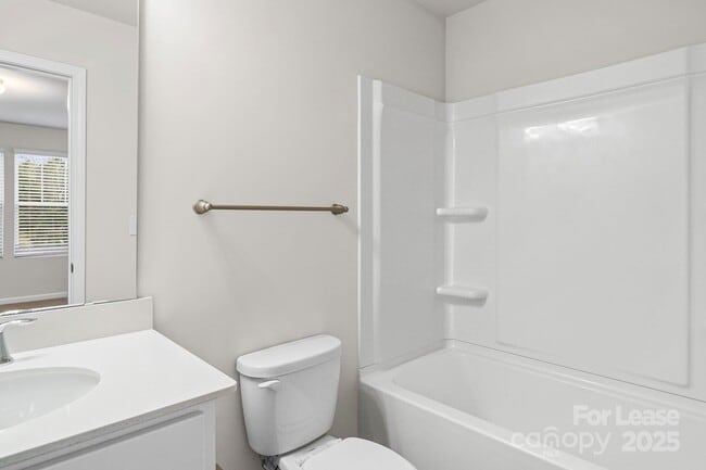 Building Photo - 916 S Battleground Ave