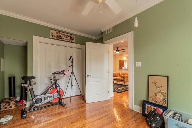 Building Photo - 2415 Durwood St