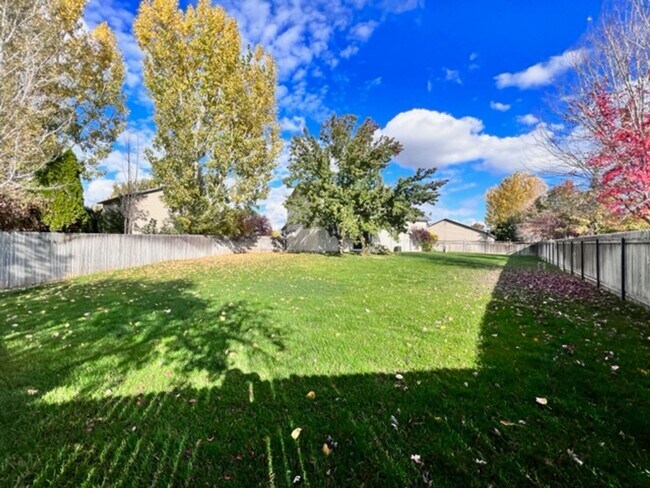 Building Photo - 3137 W Pudu St