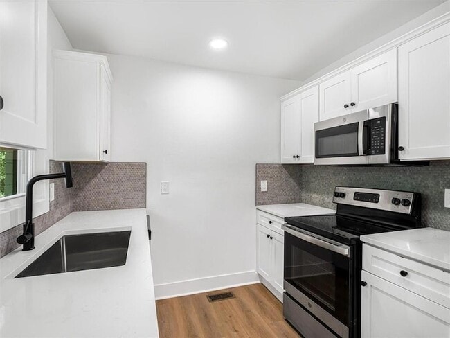 Building Photo - 454 Oak Dr SE