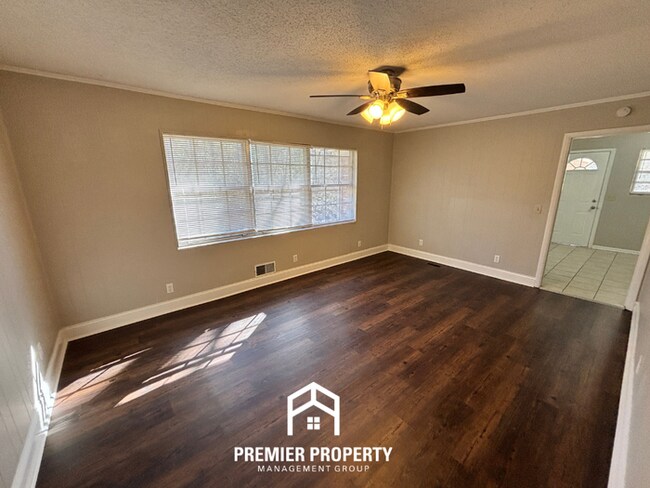 Building Photo - Spacious 3BR Home Near Birmingham w/ Hardwood Floors, Fenced Yard & Garage