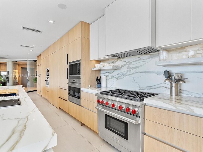 Building Photo - 21 Isle of Venice Dr