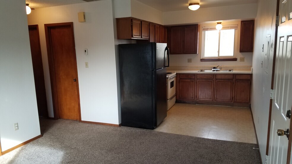 Kitchen from living room - 6646 Provincial Dr