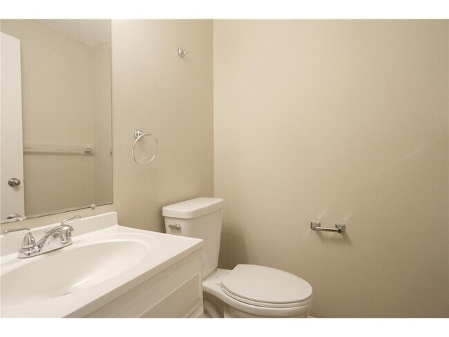 Building Photo - 38 Winona St W