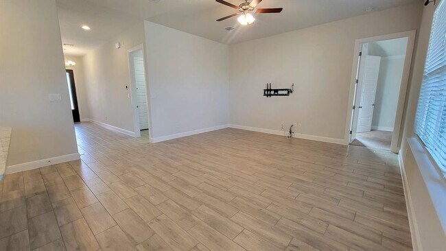 Building Photo - 637 Cypress Forest Dr