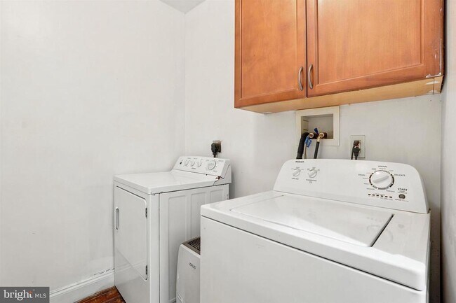 Building Photo - 4441 Silverwood St