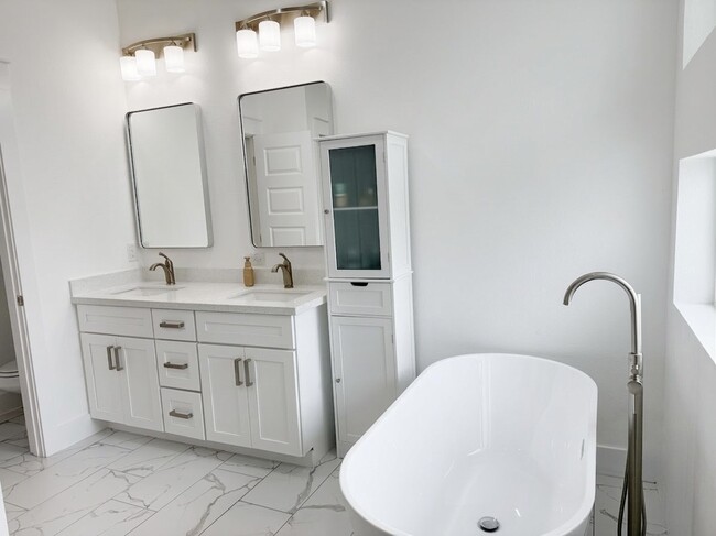 Building Photo - 2335 Paul Quinn St