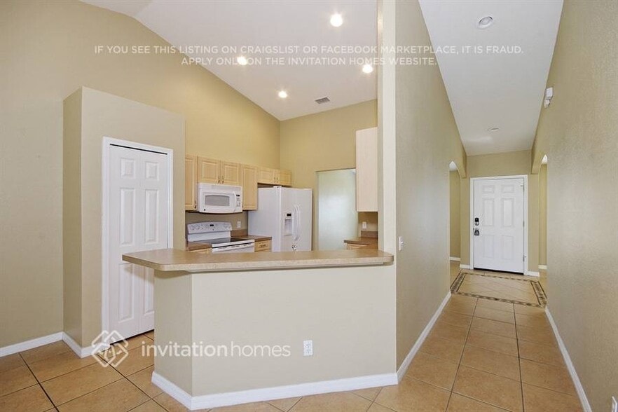 Building Photo - 643 Parakeet Ct